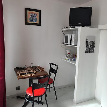 Gite Pour 6 Ou Chambre Pour 2 A Formigny Eksteriør bilde